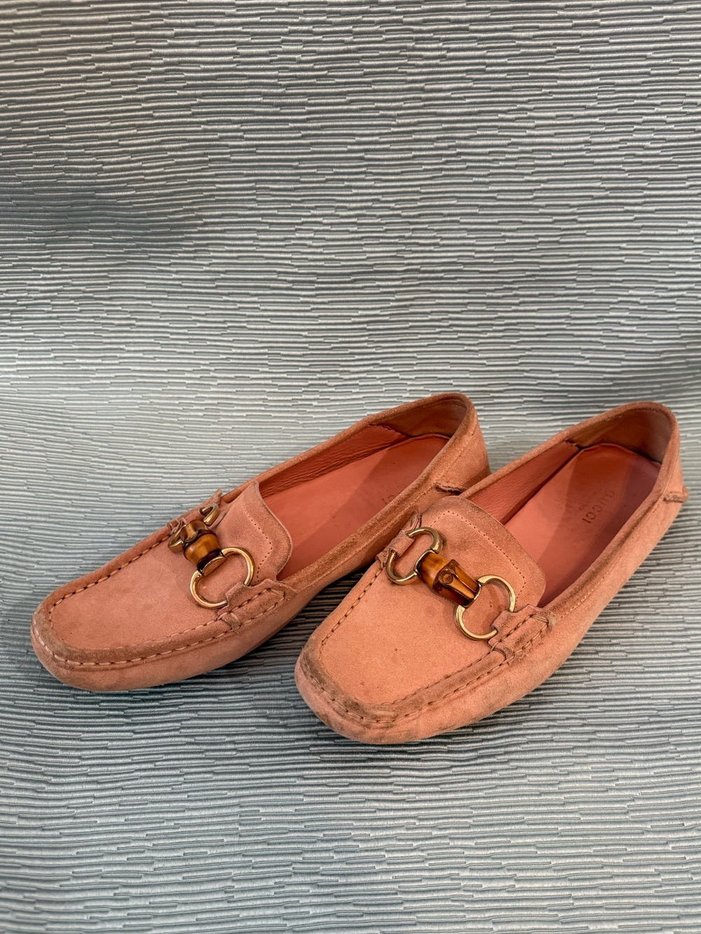 VINTAGE GUCCI PINK SUEDE LOAFERS WITH BAMBOO